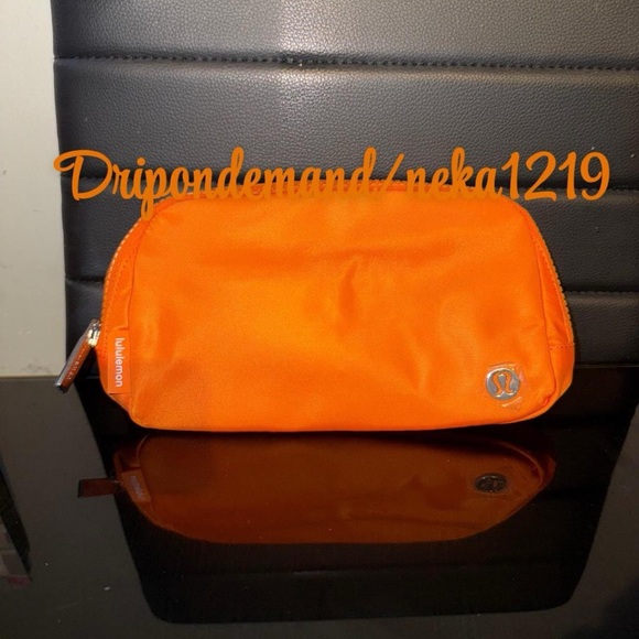 Lululemon Everywhere Belt Bag 1L- Orange Flash - Picture 2 of 8